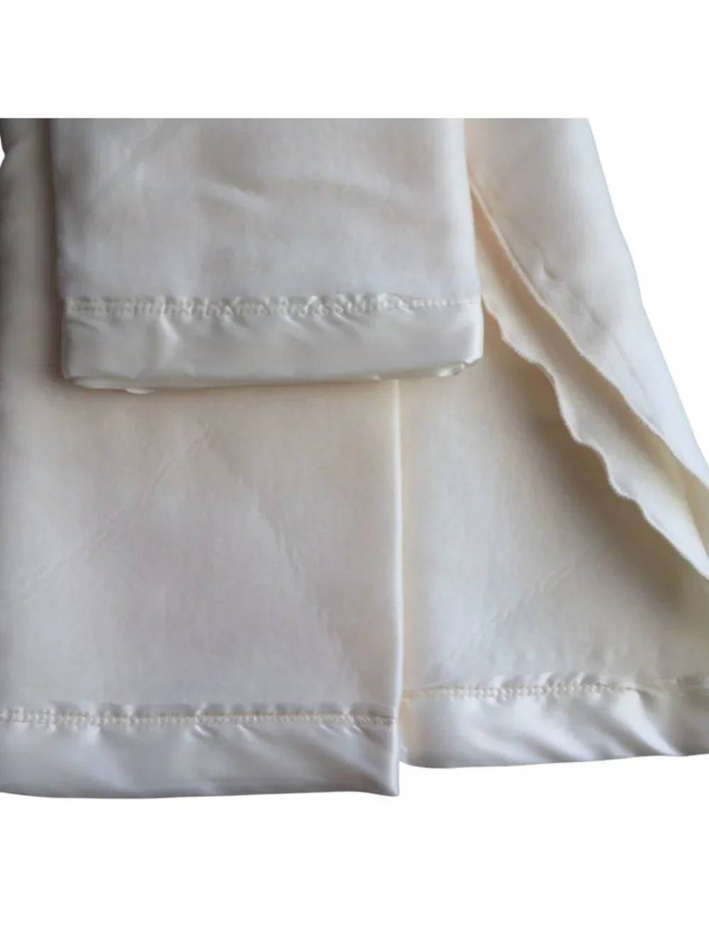New Vintage Off-White Thermal Acrylic Blanket Satin Trim Twin 64